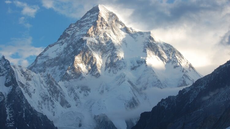 Впервые зимой альпинисты покорили горную вершину К2