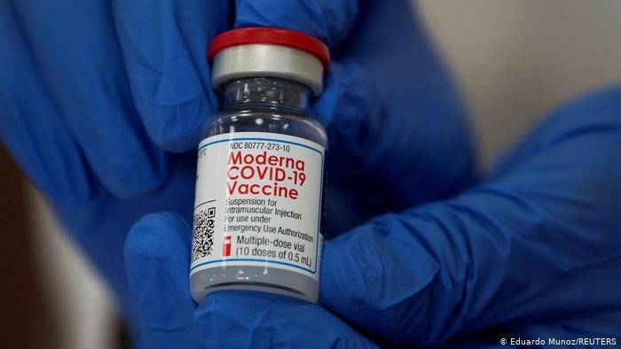 Аллергия из-за Moderna: в Калифорнии вакцину от COVID-19 запретили