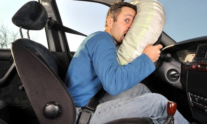 В каких случаях подушка безопасности в авто может навредить