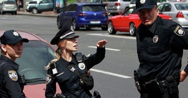 Полиции разрешат останавливать машины “без причины“