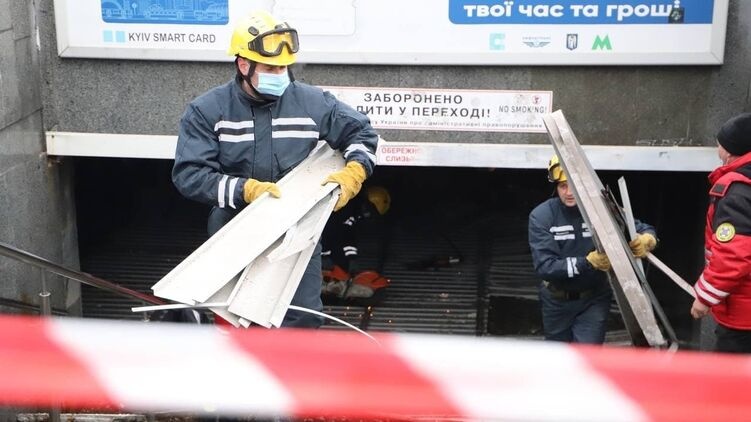 Обрушившийся на Майдане потолок перехода был построен к Евро-2012
