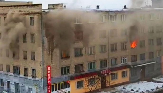 Людей спасают прямо из окон: в Павлограде горит общежитие, есть пострадавшие