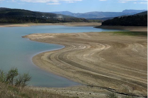 Химик предупредил: вода из Симферопольского водохранилища опасна, пить ее нельзя