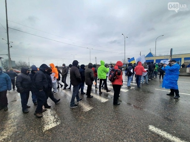 В Одессе протестующие моряки перекрыли трассу на Киев