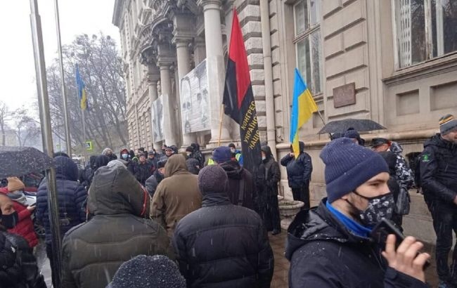 Во Львове люди вышли на протест против увеличения стоимости коммунальных услуг