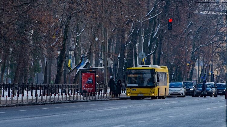 Украину накроет дождями и снегом: прогноз на вторник