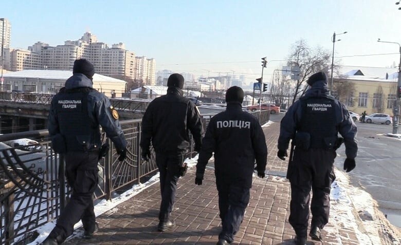 В Киеве в реке Лыбидь нашли тело военного