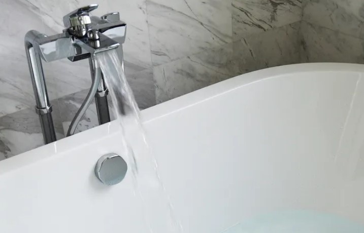 Почему стандартные ванны изготавливают короче среднего человеческого роста