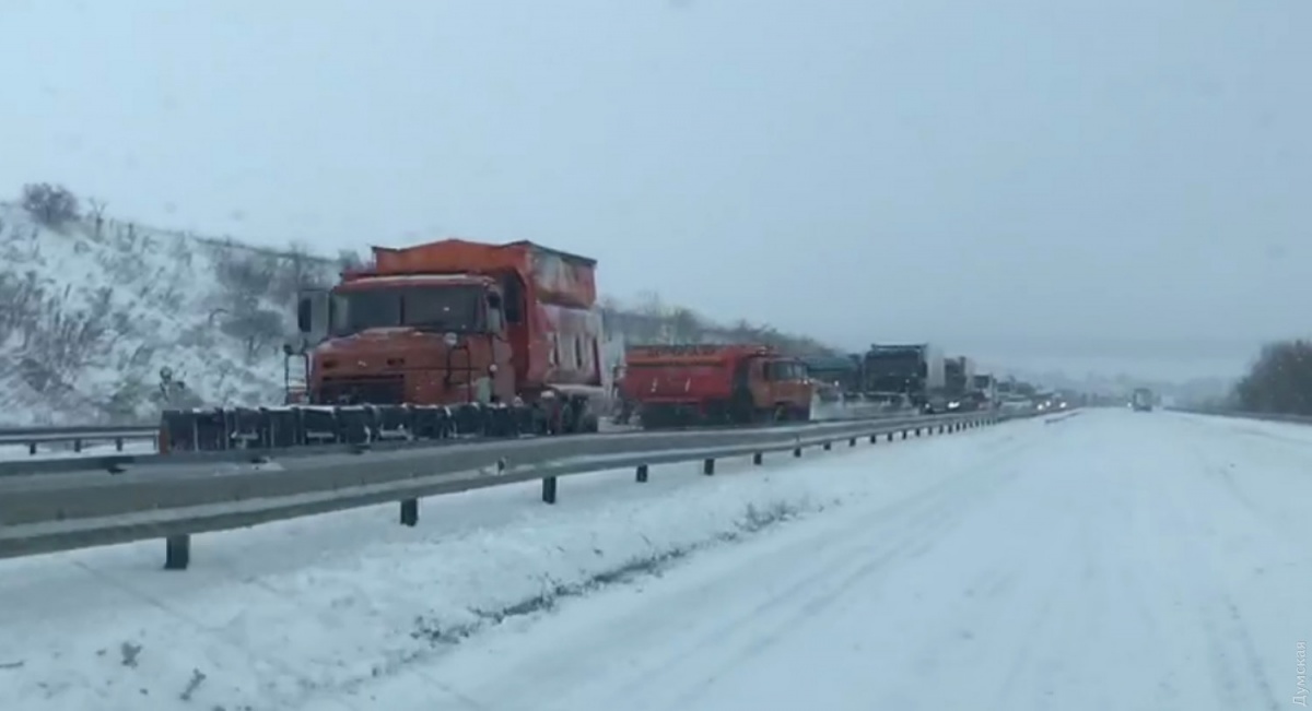 Снегопады в Украине: на трассе Киев-Одесса наблюдается сложная ситуация