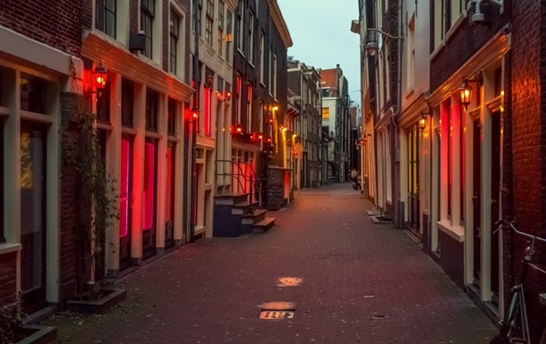 В Амстердаме ликвидируют район "красных фонарей"