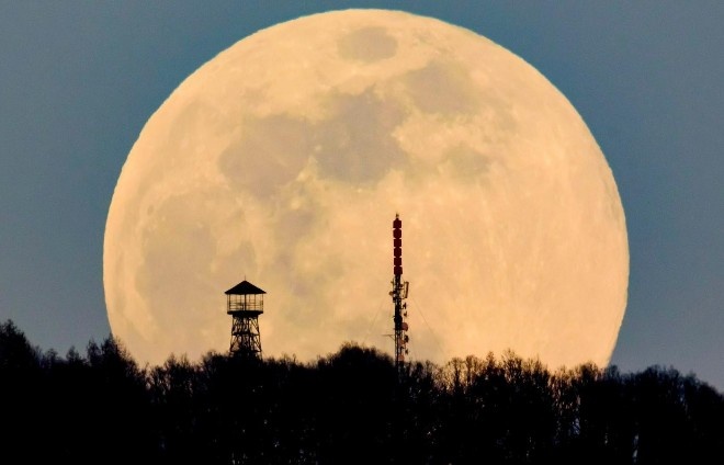 Перигей Луны 3 февраля: каким знакам зодиака сегодня повезет