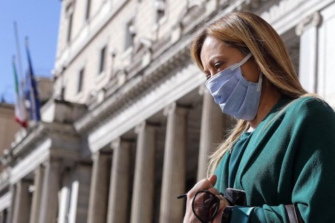 Власти итальянского города запретили местным жителям болеть СOVID-19