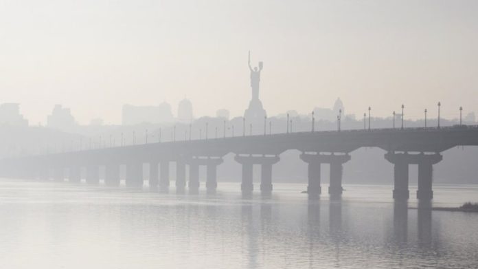 В Киеве стало опасно дышать: зафиксирован повышенный уровень загрязнения воздуха