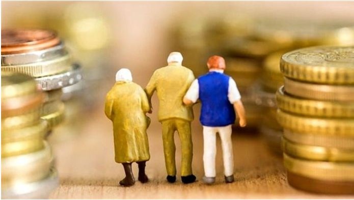 Скоро украинцам не смогут платить пенсии: эксперты назвали дату