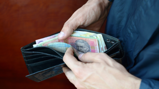 В Украине перестанут выплачивать пенсии: названа дата отмены выплат