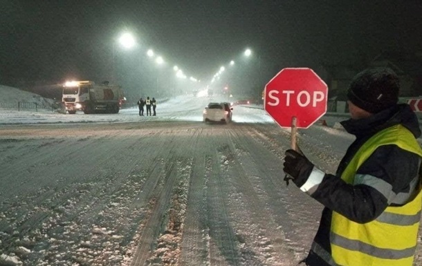 Непогода в Украине: на автодорогах действуют ограничения движения
