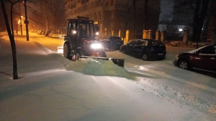 На Киев надвигается мощный снегопад: школы и садики уже закрыли