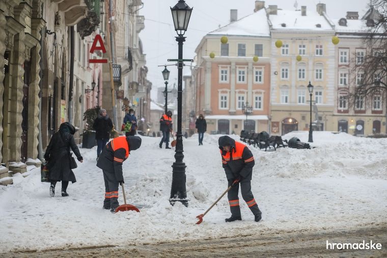 Во Львове: выпало 35 см снега, вводится дополнительный выходной