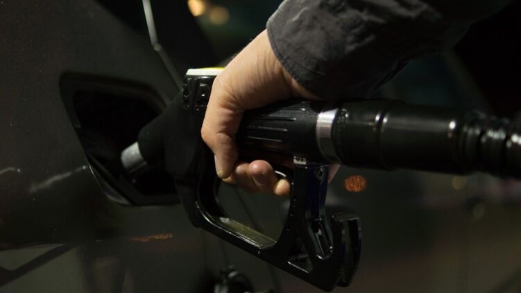 Розничные операторы повысили цены на бензин и дизельное топливо