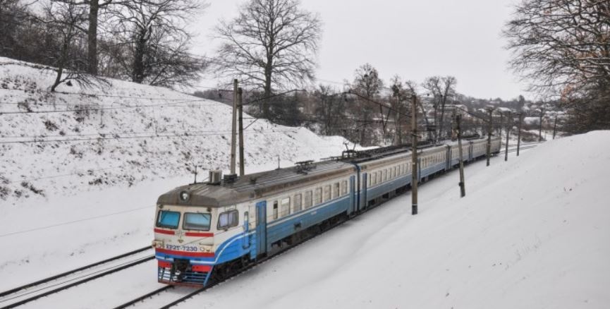 Ультрасервис Укрзализныци: пассажиров присыпало снегом