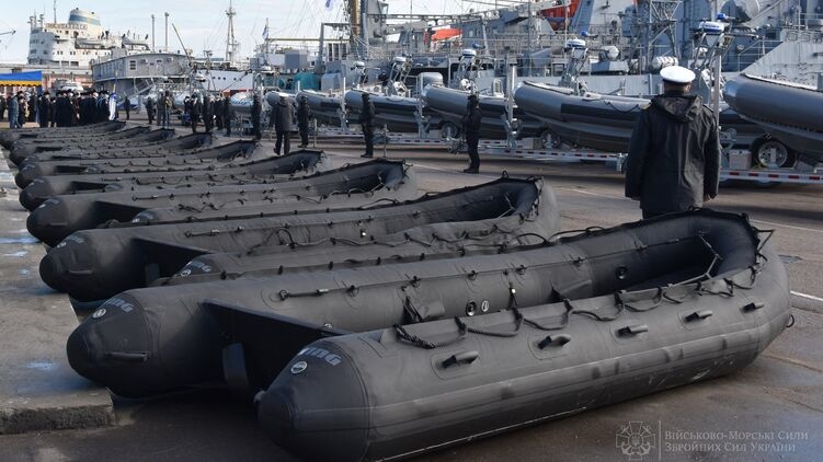 США торжественно вручили Украине надувные лодки