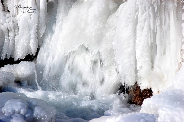 В Украине сковало морозом самый большой равнинный водопад