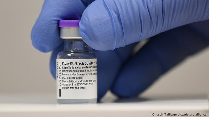 Почти 5% населения ЕС уже получили первую дозу вакцины от COVID