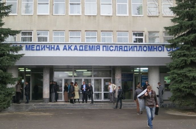 Харьков может остаться без известного медицинского вуза: сотрудники и студенты протестуют