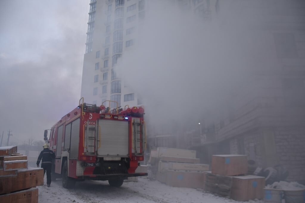 В Одессе горела высотка, на месте пожара нашли тело мужчины