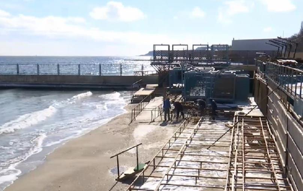 В Одессе штормовые волны уничтожили несколько пляжей