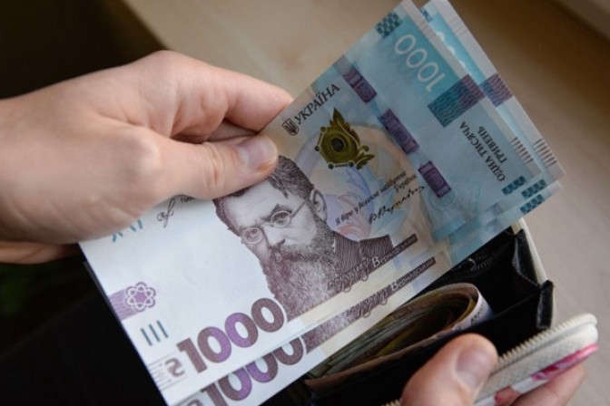 Зарплаты в Украине: кому платят больше всех