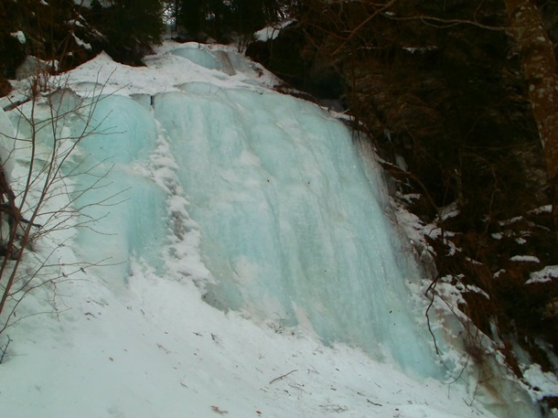 В Карпатах из-за сильных морозов замерзли водопады