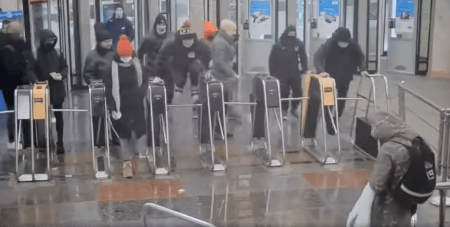 В Киеве спортсмены избили сотрудников СБУ, момент попал на камеру