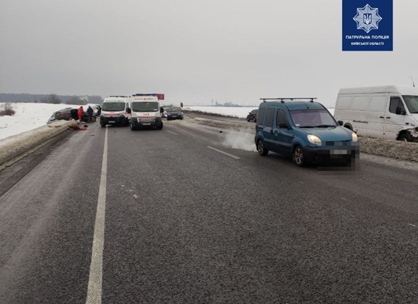 Под Киевом произошло ДТП с участием пяти авто