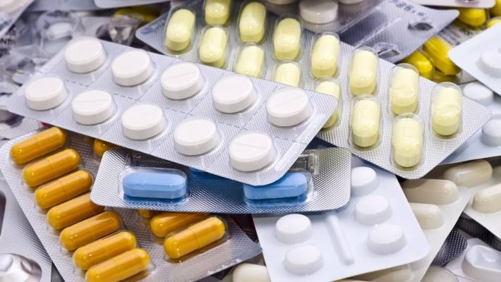 "Слуги народа" намерены запретить продавать лекарства детям до 14 лет