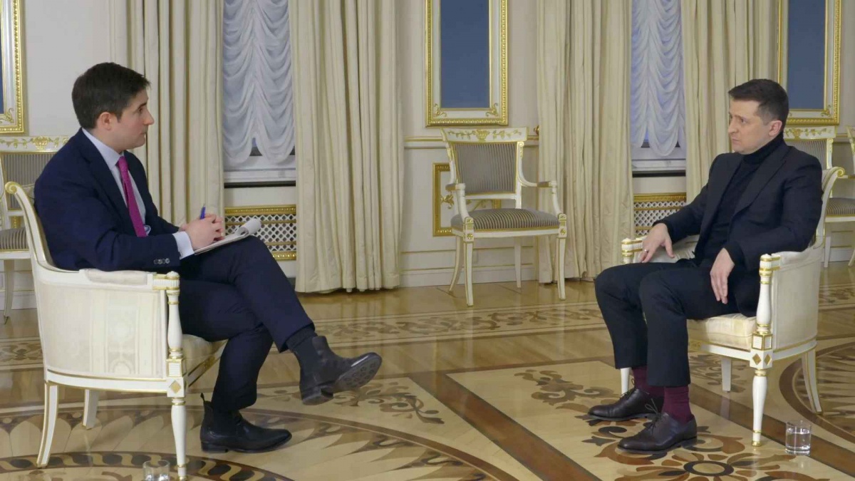 Зеленский выразил разочарование в американской демократии: президент дал интервью HBO