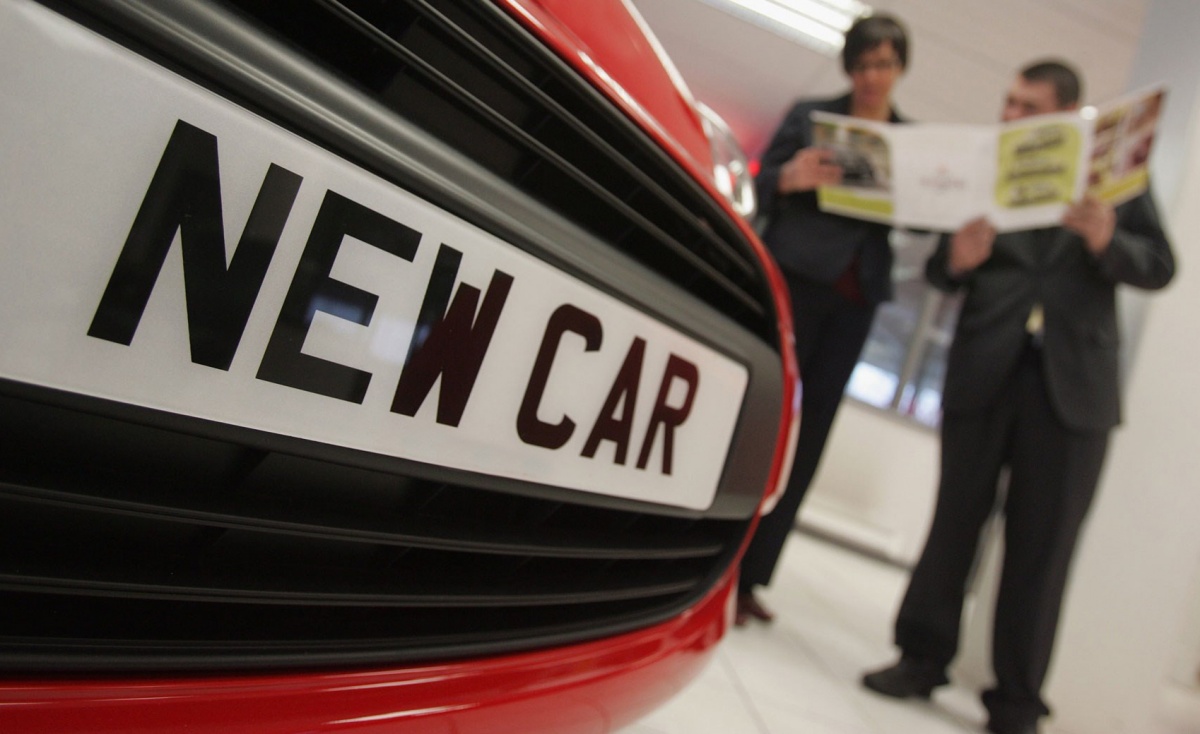 Продажи новых автомобилей снизились: что сейчас покупают украинцы