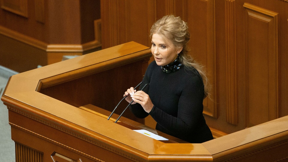 Тимошенко пришла в Раду в новом образе
