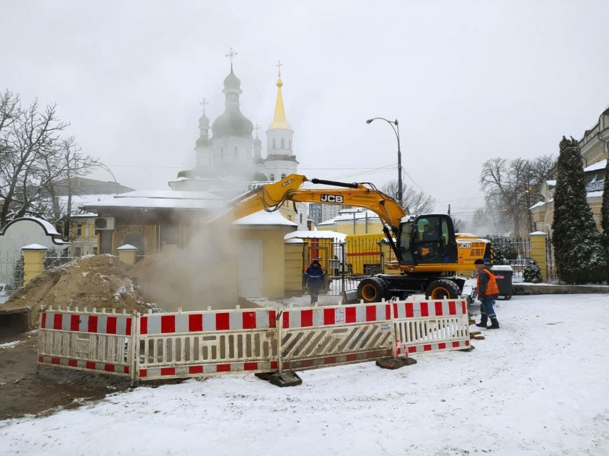 В Киеве почти 100 домов в мороз остались без отопления и горячей воды