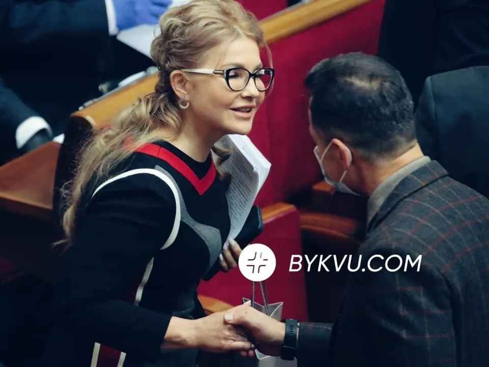 Тимошенко появилась в Раде с новомодной прической
