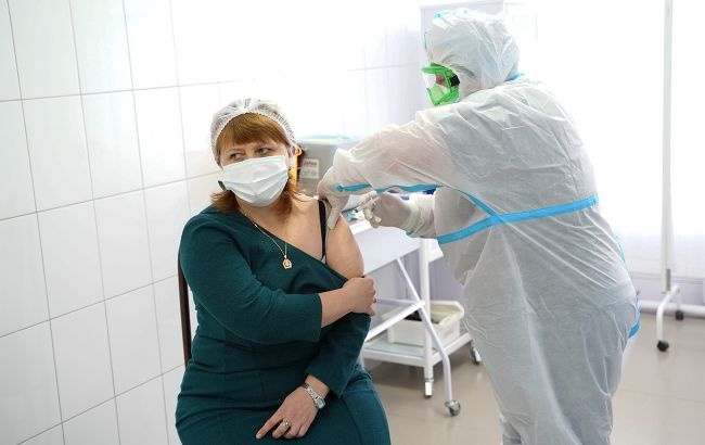 В Украине вакцинировались от коронавируса почти 10 тысяч человек