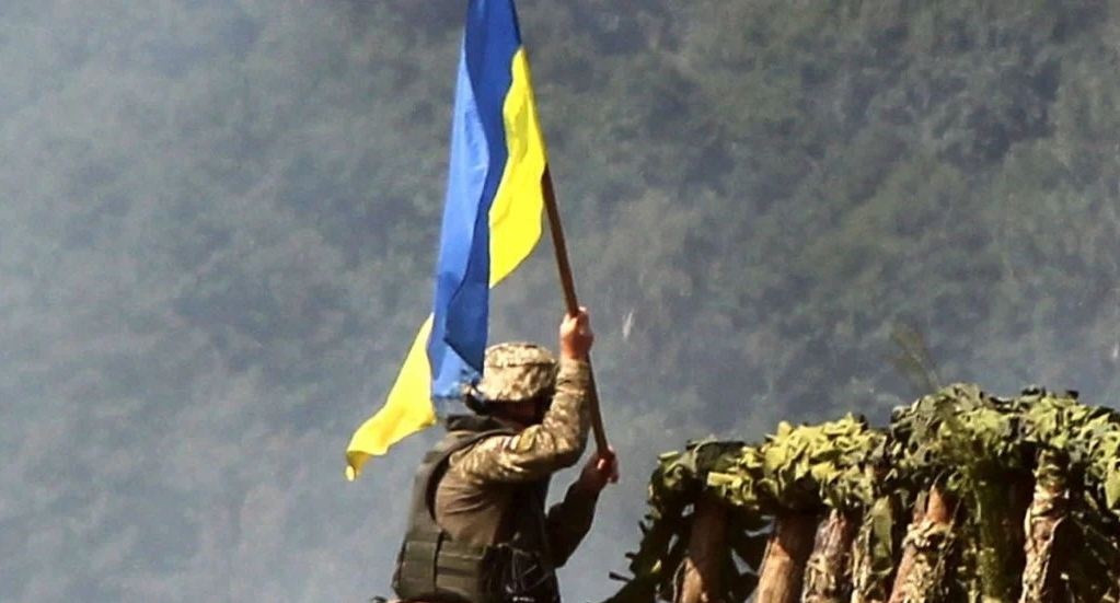 Переполох в "ДНР": украинский флаг взвился над блиндажом боевиков