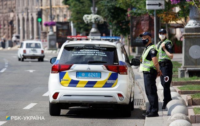 В Киеве наглец кинул в лицо патрульному тарелку со сливками