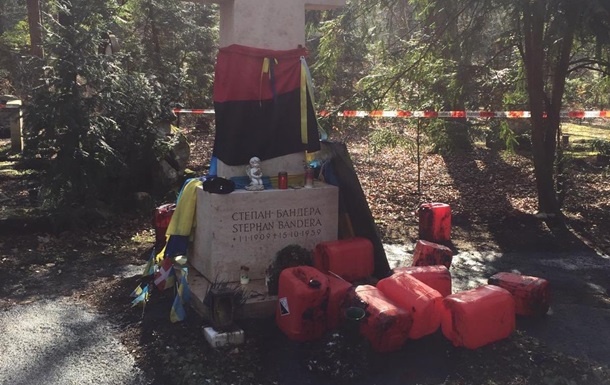 В Мюнхене вандалы осквернили могилу Бандеры