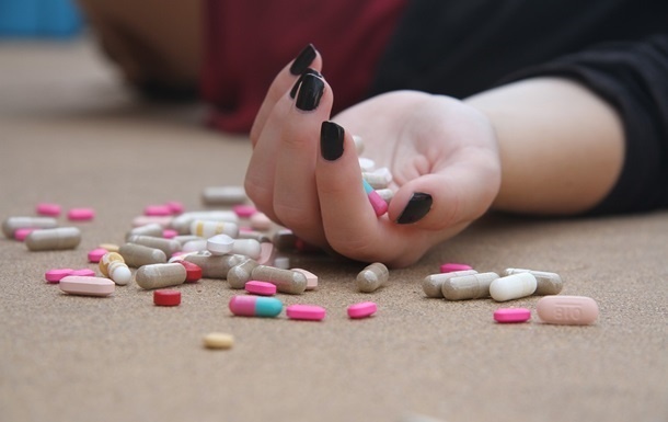 В Сумах 16-летняя девушка приняла 30 таблеток противовоспалительного препарата