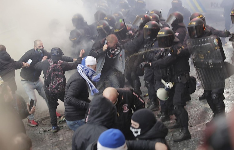 Политолог предрек социальные бунты в Украине