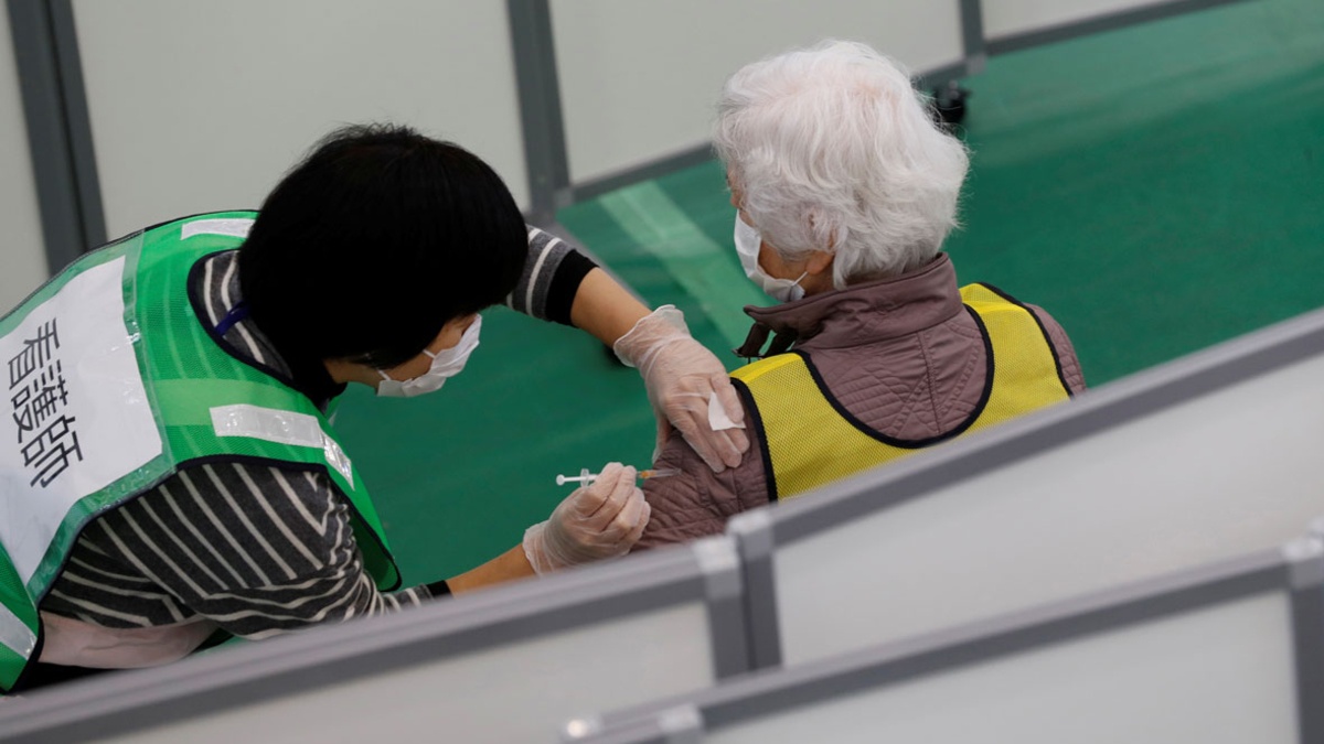 За три недели в Японии от коронавируса вакцинировали менее 47 тыс. человек