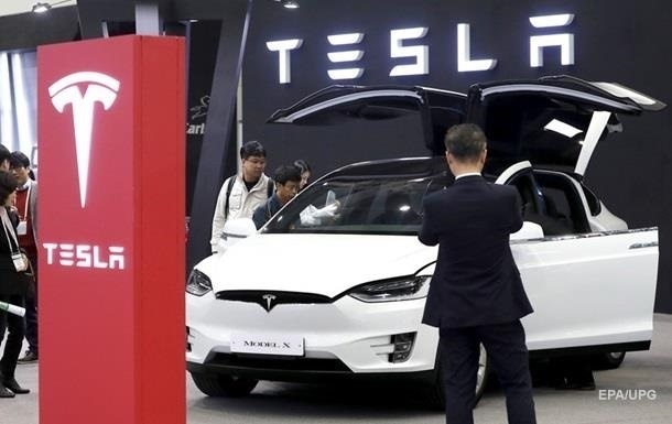 За месяц стоимость Tesla рухнула на треть