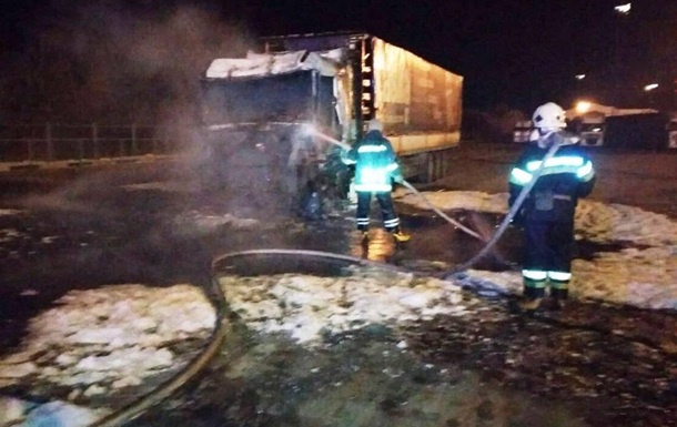 На украинско-российской границе загорелся грузовик