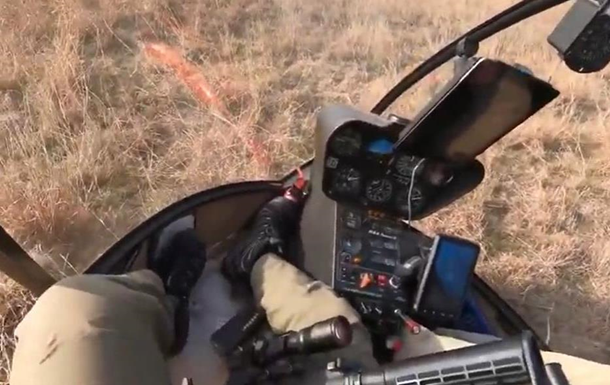 Пилот снял видео аварийной посадки вертолета из кабины